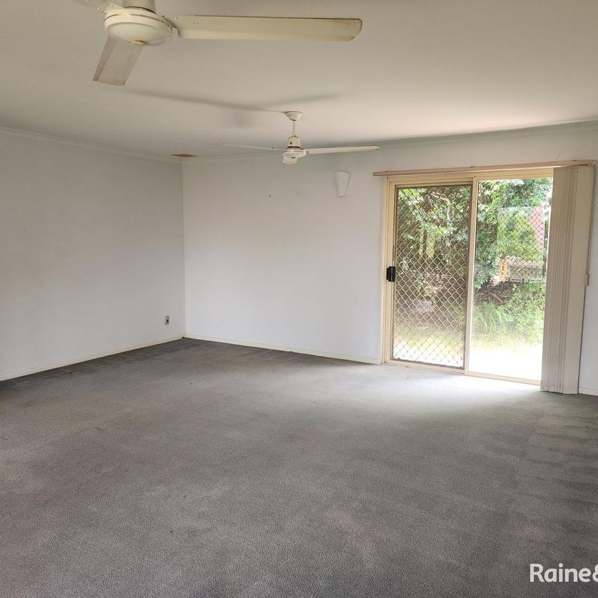 PRIVATE 3 BEDROOM HOME IN QUIET LOCATION - Photo 1