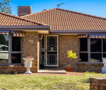 Spacious Family Home in a Quiet Cul-de-Sac - Photo 4