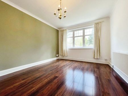 6 bed detached house to rent in Bulstrode Way, Gerrards Cross, SL9 - Photo 2