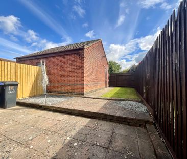 2 bedroom Semi-Detached House to let - Photo 3