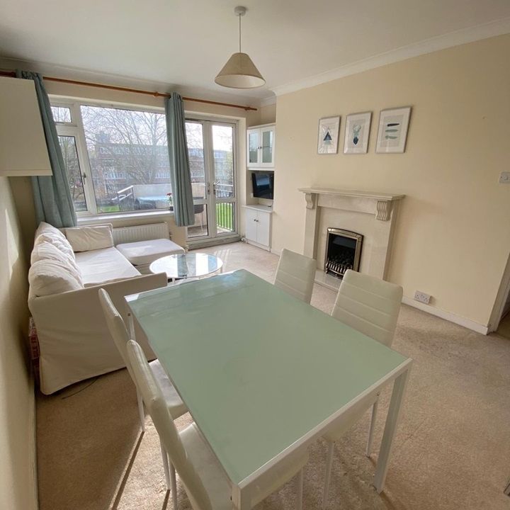 1 Bed Flat, Trevithick House, SW8 - Photo 1