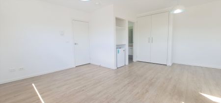 Single room in rooming house - Prime location! - Photo 3