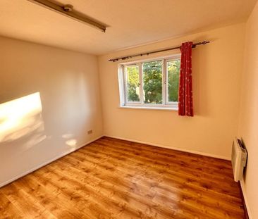 2 Bed Flat, Fenman Gardens, IG3 - Photo 3