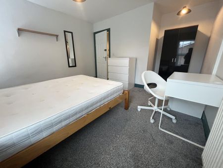 3 bedroom terraced house to rent - Photo 5