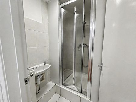 1 Bedroom Flat / Apartment to let - Photo 5