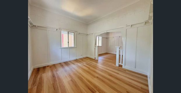 Stylishly Renovated 4-Bed Queenslander, Ideally Positioned in the Inner City, with Private Courtyard - Photo 1