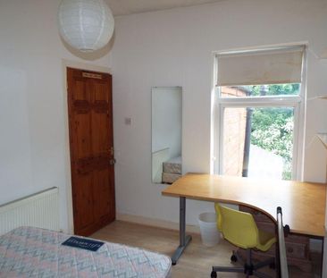 3 bedroom terraced house to rent - Photo 2