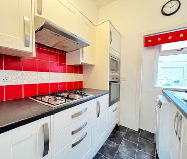 2 bedroom flat to rent - Photo 2