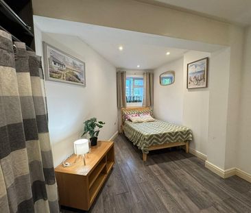 Room in a Shared House, Deanfield Gardens, CR0 - Photo 2