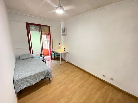 Calle del Cabo Machichaco, Madrid, Community of Madrid 28053 - Photo 1