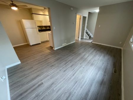 Just Renovated 3-Bed Townhouse - Photo 5