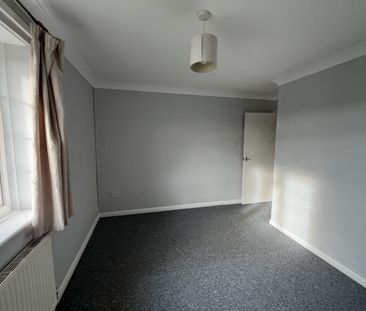 2 Bed Heather Close - Photo 2