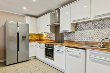 Ealing Road, TW8, London - Photo 4