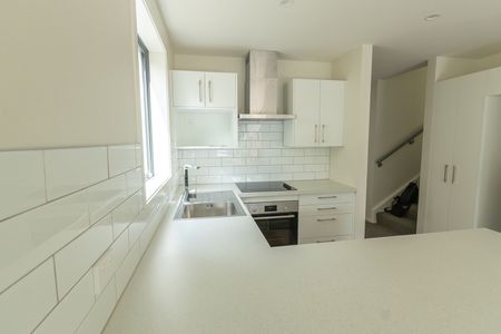 Brand-New Studio Complex - Only meters from the University! - Photo 5