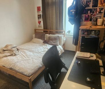 2 Bed - 195 Kirkstall Lane, Headingley, Leeds - LS6 3EJ - Student/P... - Photo 3