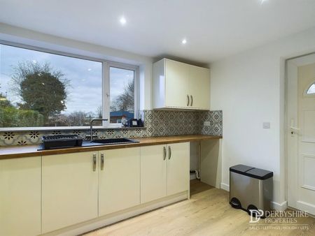 4 Bedroom Semi-Detached House - Photo 3