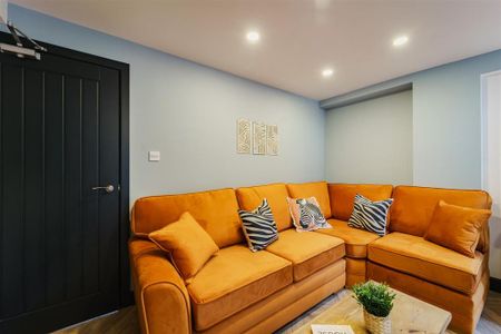 1 bedroom in a house share to rent - Photo 5