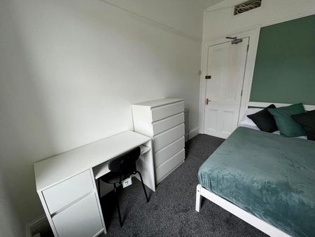 Alexandra Road, Mutley - Photo 2