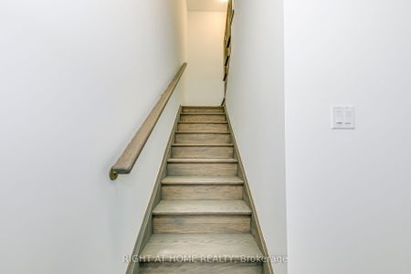 Townhouse For Lease | W8117352 - Photo 2