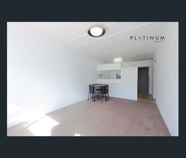 Beachside, Central Location – Classic 2-Bedroom Townhouse - Photo 5