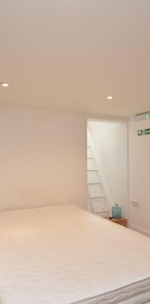 1 bedroom in a house share to rent - Photo 2