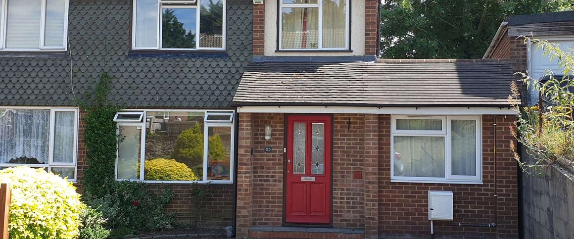 🛍️We Are Pleased To Present This Great Property Within Walking Distance To High Wycombe Town Centre. All The Amenities You Could Need On Your Door Step And Unbeatable Transport Links🛍️ - Photo 1