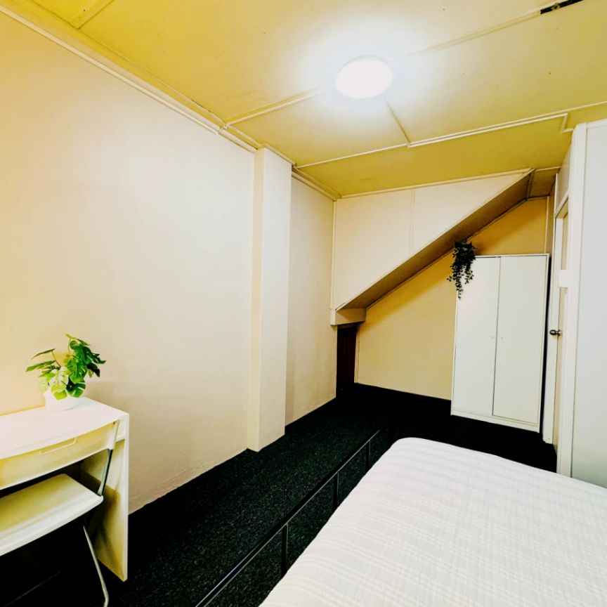 9 McDonald Cres, Sydney - Photo 1