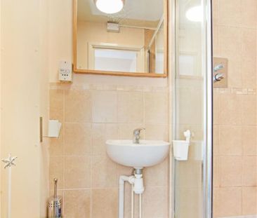 1 bedroom Flat To Let - Photo 3