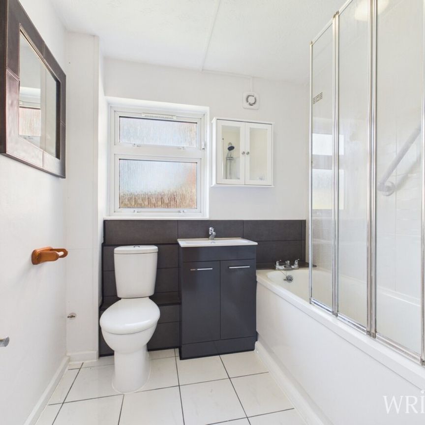 1 bedroom Flat - Skipton Close, Stevenage - Photo 1