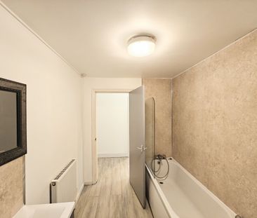 Fairfield Crescent - Photo 3