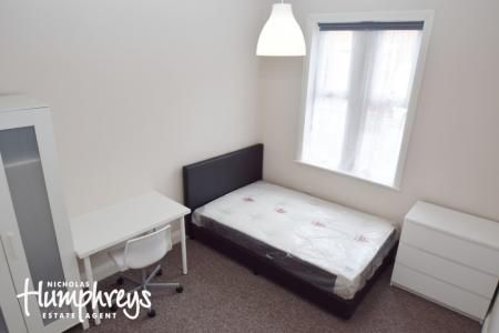 Newcastle Street, Silverdale, ST5 - Photo 2