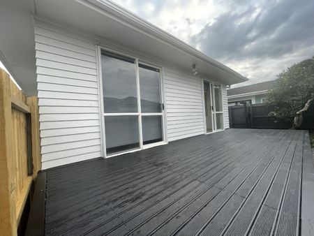 Fully renovated single level 4 Bedroom home - Photo 2