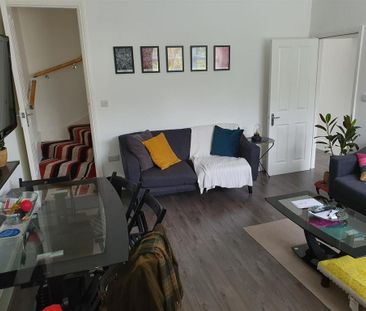 5 bedroom semi-detached house to rent - Photo 2