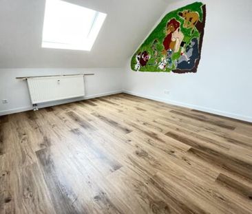 Helle Dachgeschosswohnung - Foto 6