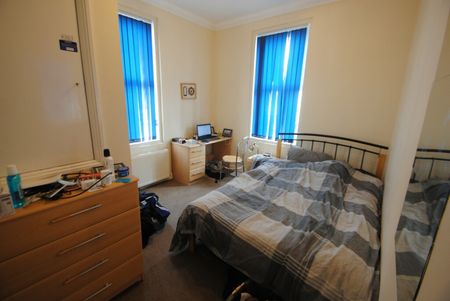 2 Bedroom Student Flat in Lansdowne - Photo 3