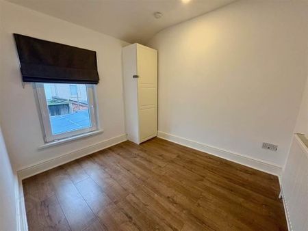 17 Glenvarlock Street, Belfast, BT5 5GS - Photo 4