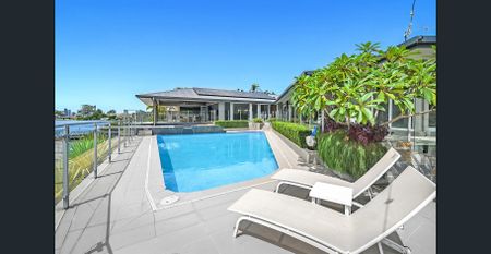 Private Single Level Stunning Waterfront Home - Unfurnished - Photo 3