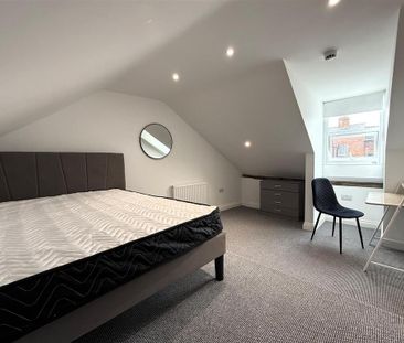 1 bedroom in a house share to rent - Photo 4