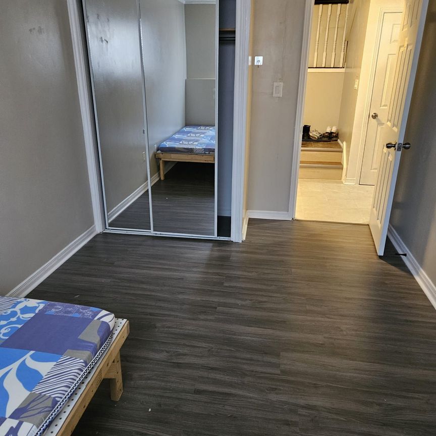 For Lease - 343 FLEMING Drive, London East, Ontario - Photo 1