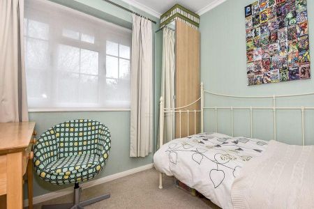 4 bedroom terraced house to rent - Photo 4