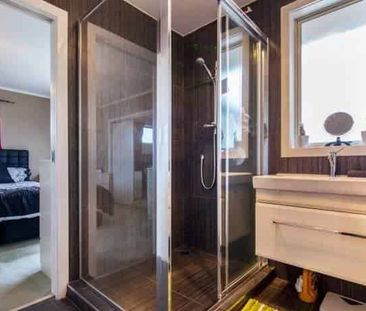 Large family seekers 6 bedroom in Massey - Photo 3