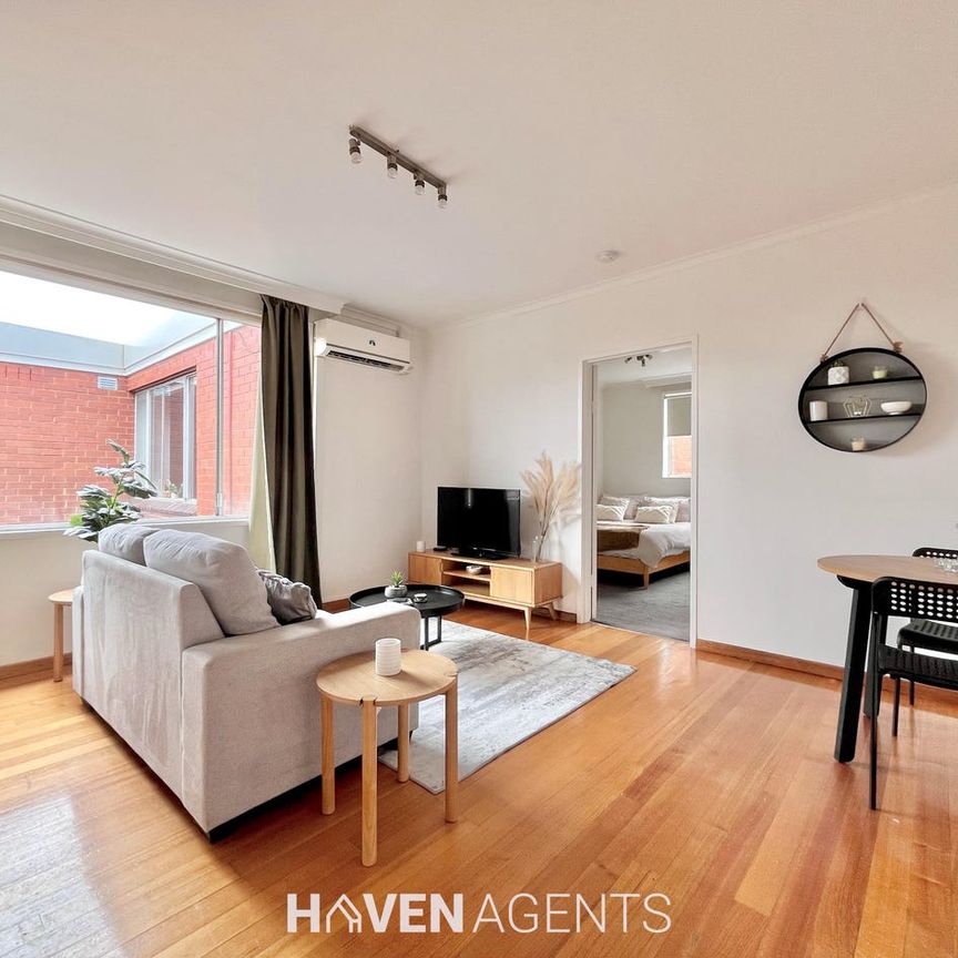 SPACIOUS ONE-BEDROOM APARTMENT IN PRIME LOCATION – FURNISHED – LEAVE THE CAR AT HOME! I HAVEN AGENTS - Photo 1