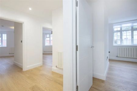 2 bedroom flat in London - Photo 4