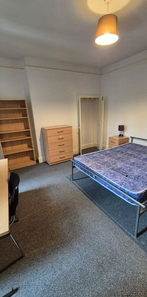 Room in a Shared House, Brazil Street, LE2 - Photo 1