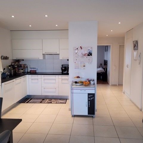 SUPERBE 3 ½ PIECES - Etage élevé et superbe vue sur les préalpes ! - Foto 1