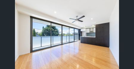 Spacious 2 bedroom North facing apartment - Photo 5