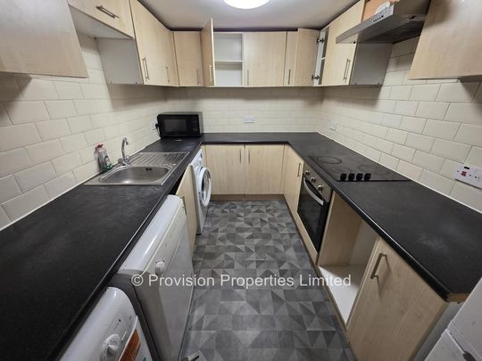5 bedroom flat to rent - Photo 1