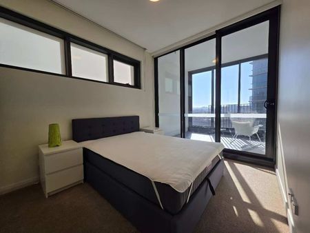 Modern Apartment in Prime Wentworth Point Location - Photo 3