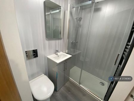 3 bedroom detached house to rent - Photo 2