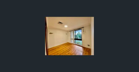 Comfortable 3 bedrooms plus study with double street entry - Photo 2